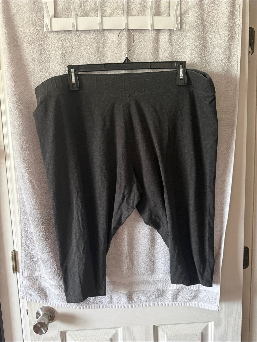 Sonoma Black Capri Leggings for Women